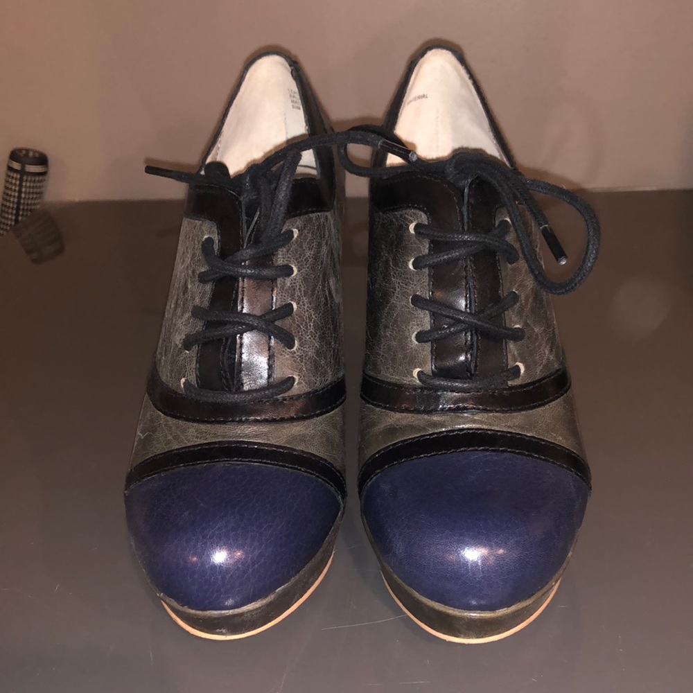 Hinge Anthropologie heels